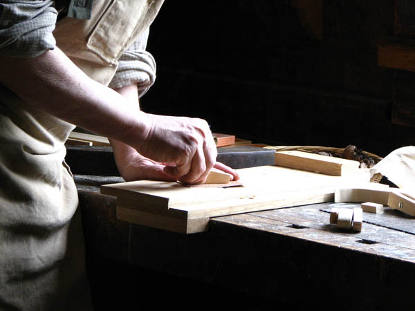 Ofrecemos un servicio de <strong>carpintería  de madera y ebanistería en Donamaria</strong> adaptado a las necesidades del <strong>cliente</strong>.